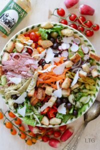 Read more about the article Italian Chopped Salad with Salami – A Deli-Style Favorite